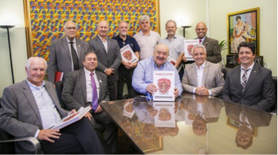 Companheiros do Rotary Club de Curitiba, Governador 2023-24 Laerzio Chiesorin Junior e o Prefeito de Curitiba Rafael Greca