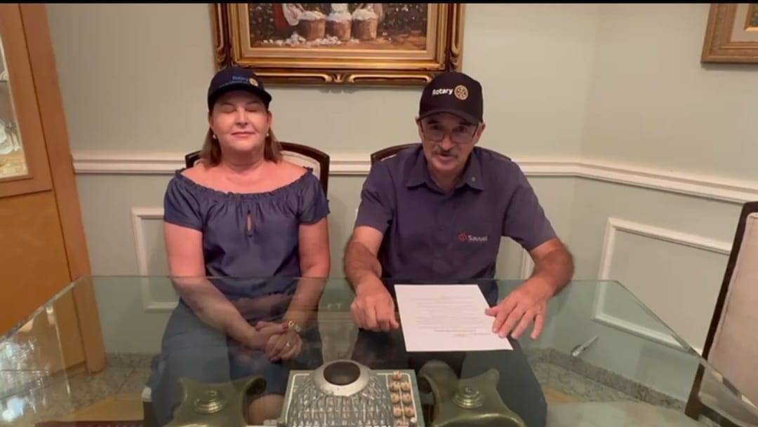 O sorteio feito pelo GD Emilio Fernando Martini, do DQA e da GD Sonia Linero da Fundação Rotária