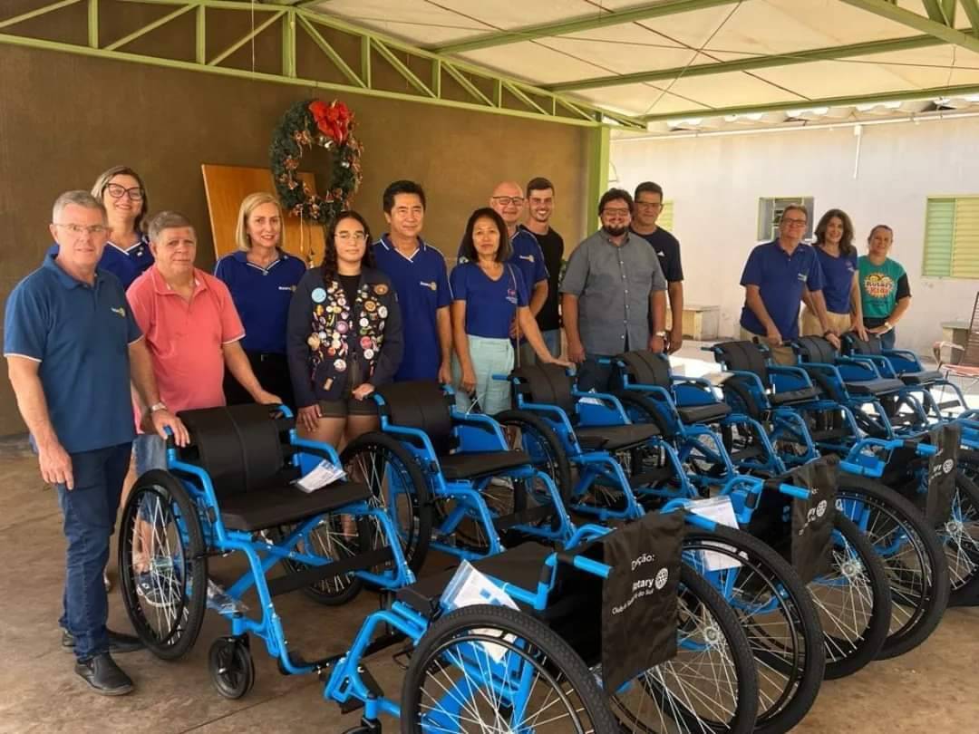 Rotary Club de Santa Fé do Sul realizou doação de 14 cadeiras de rodas para o Lar dos Velhinhos São Vicente de Paulo