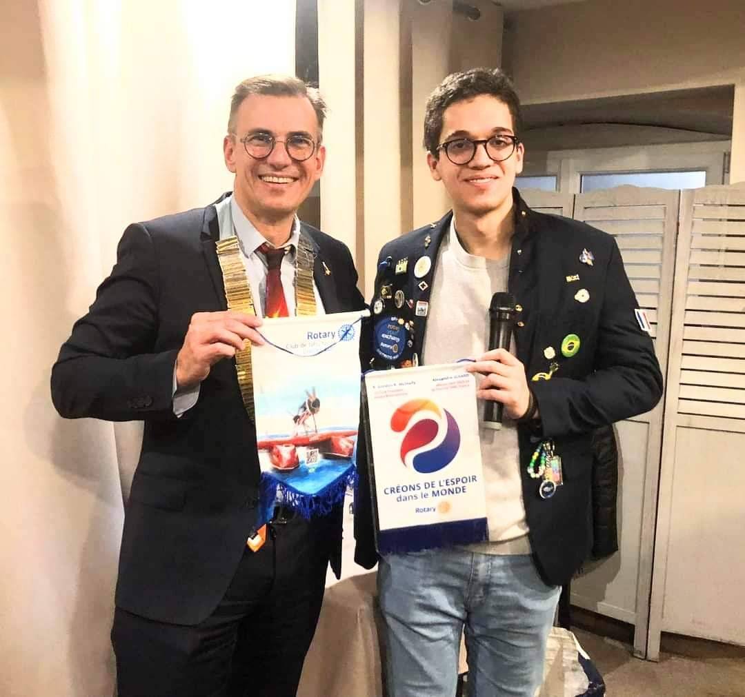 Intercambista Pietro Conte contribui com doação de livro, contando a história da cidade de Jaú para a Biblioteca Nacional da França