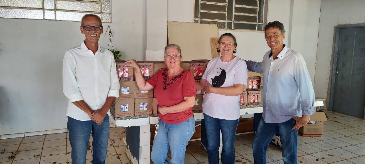 Doação de Leite para Associação e Oficina de Caridade Santa Rita de Cássia