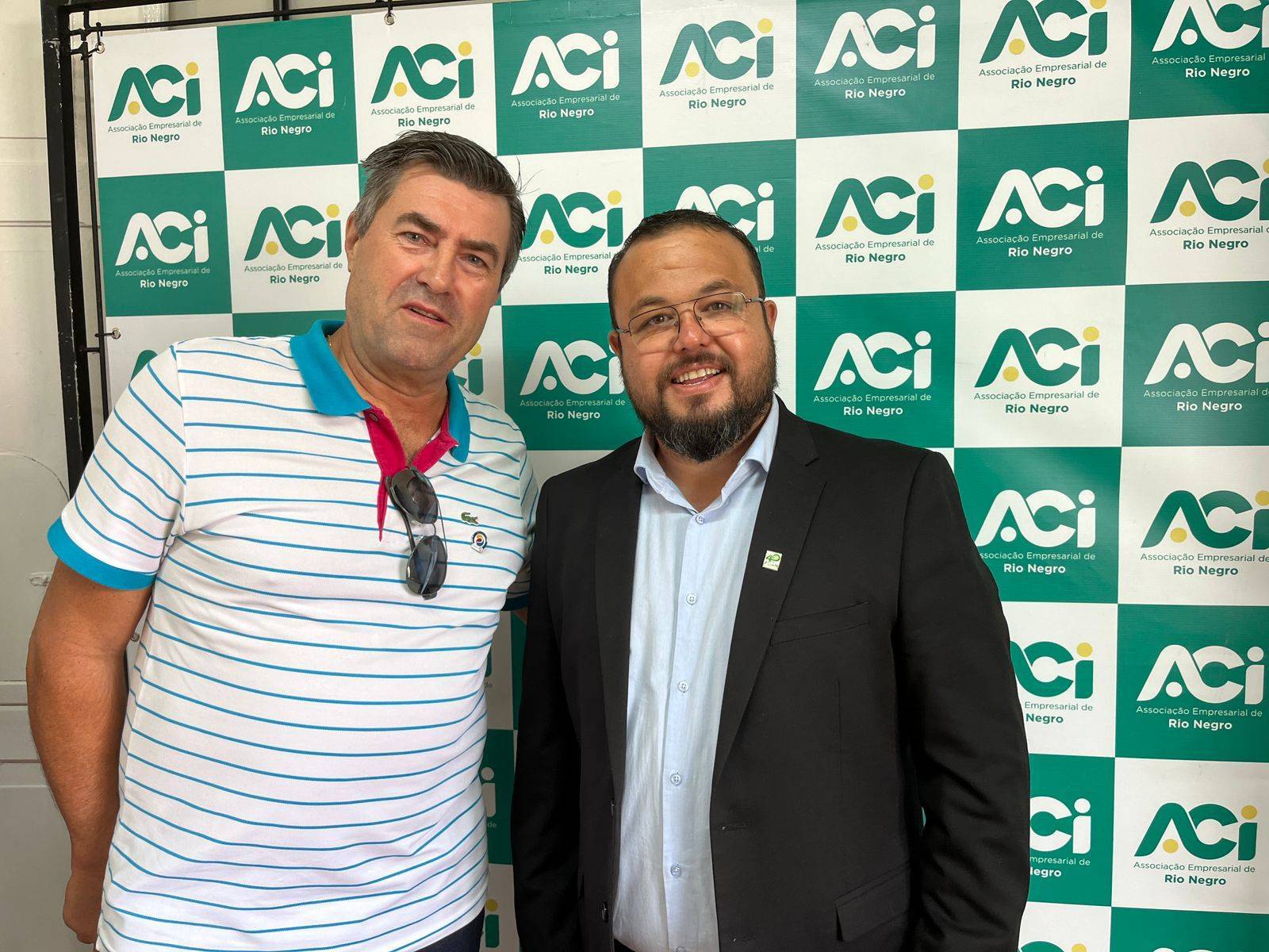 ILTON J. RECHETELLO COM O PRESIDENTE DA ACI DE RIO NEGRO, SR, DOUGLAS DIAS.