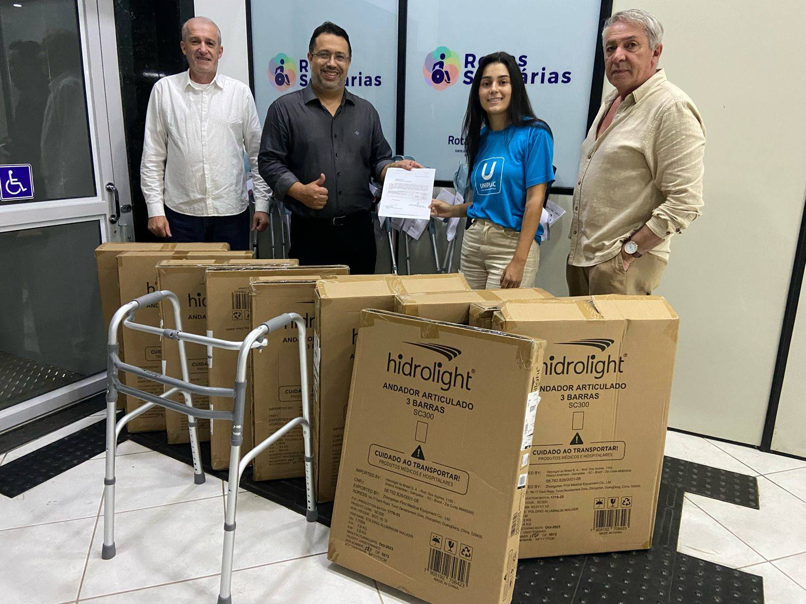 Companheiro Edson, Presidente Rodrigo, representante da UNIPLAC e companheiro Paulo na entrega dos equipamentos.