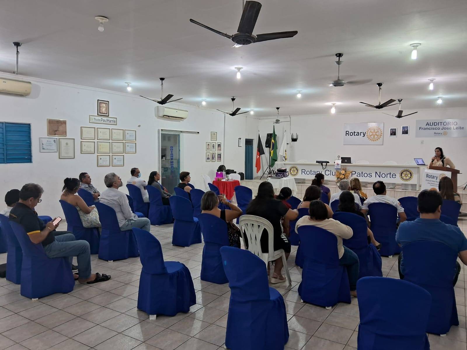 Além dos Associados do Clube e damas da Casa da Amizade, várias pessoas da comunidade prestigiaram o evento