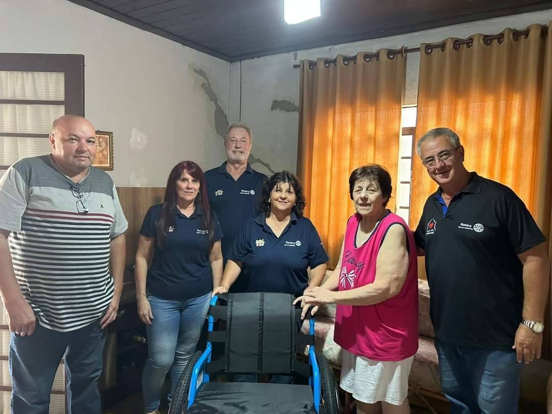 Entrega de Cadeiras de rodas pelo Rotary Club de Cafelândia