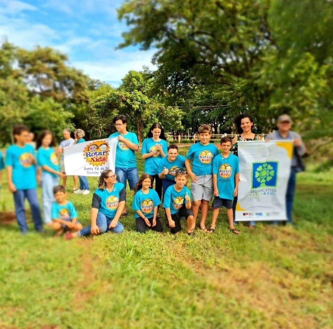 Rotary Kids de Santa Fé do Sul realiza plantio de árvores