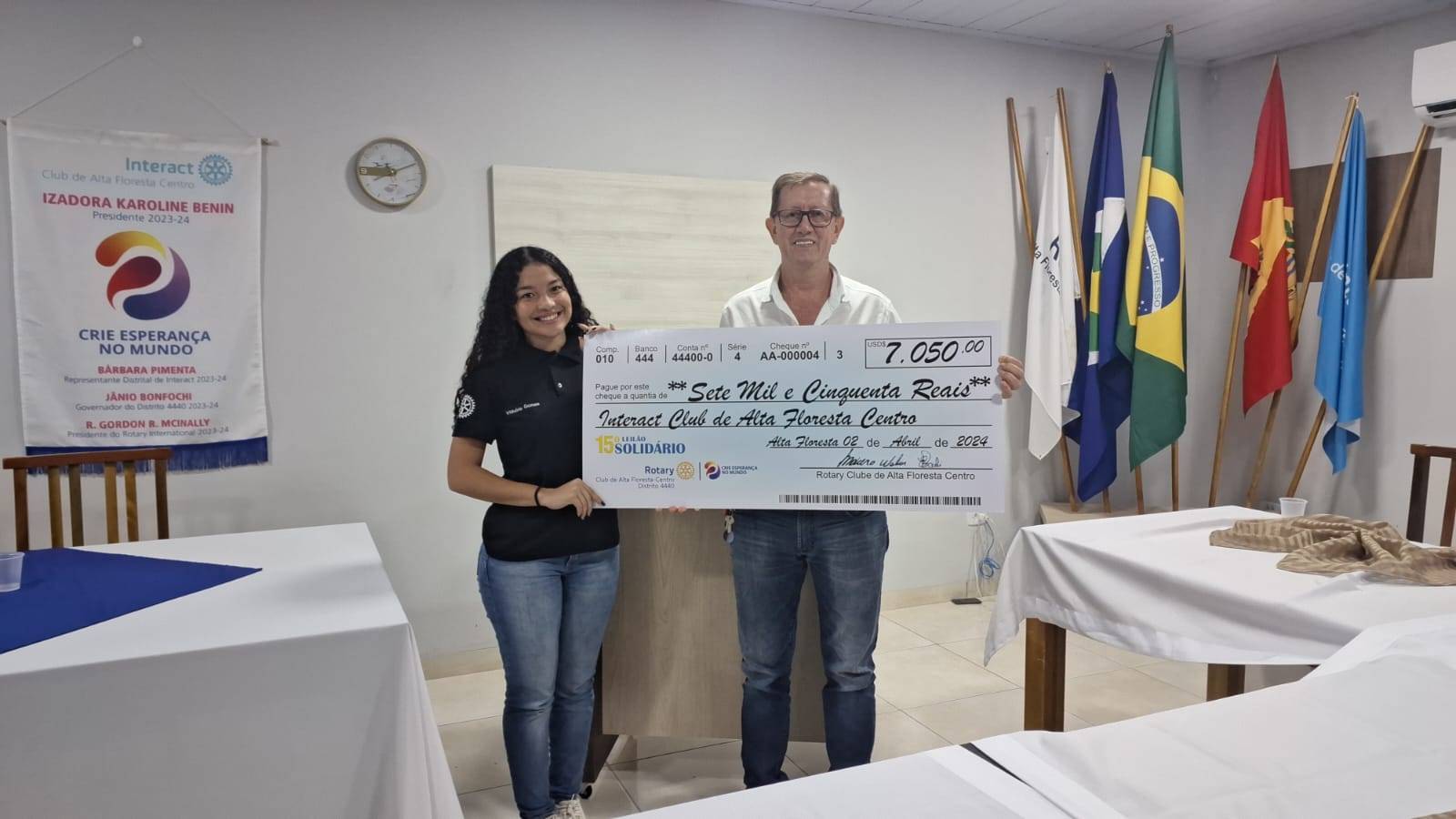 No dia 02 de abril de 2024, o dia de fazer o repasse ao Interact Club de Alta Floresta Centro, das doações que arrecadaram para o 15 leilão Solidário. Doações essas que foram leilaodos e o Rotary Club de Alta Floresta Centro esteve presente na reunião para fazer a entrega do cheque simbólico do valor da arrecado. Que temos a certeza que será aplicado em excelentes projetos a comunidade Altaflorestense. Parabéns aos jovens que desenvolve suas habilidades de liderança e que descobriram a força do lema 