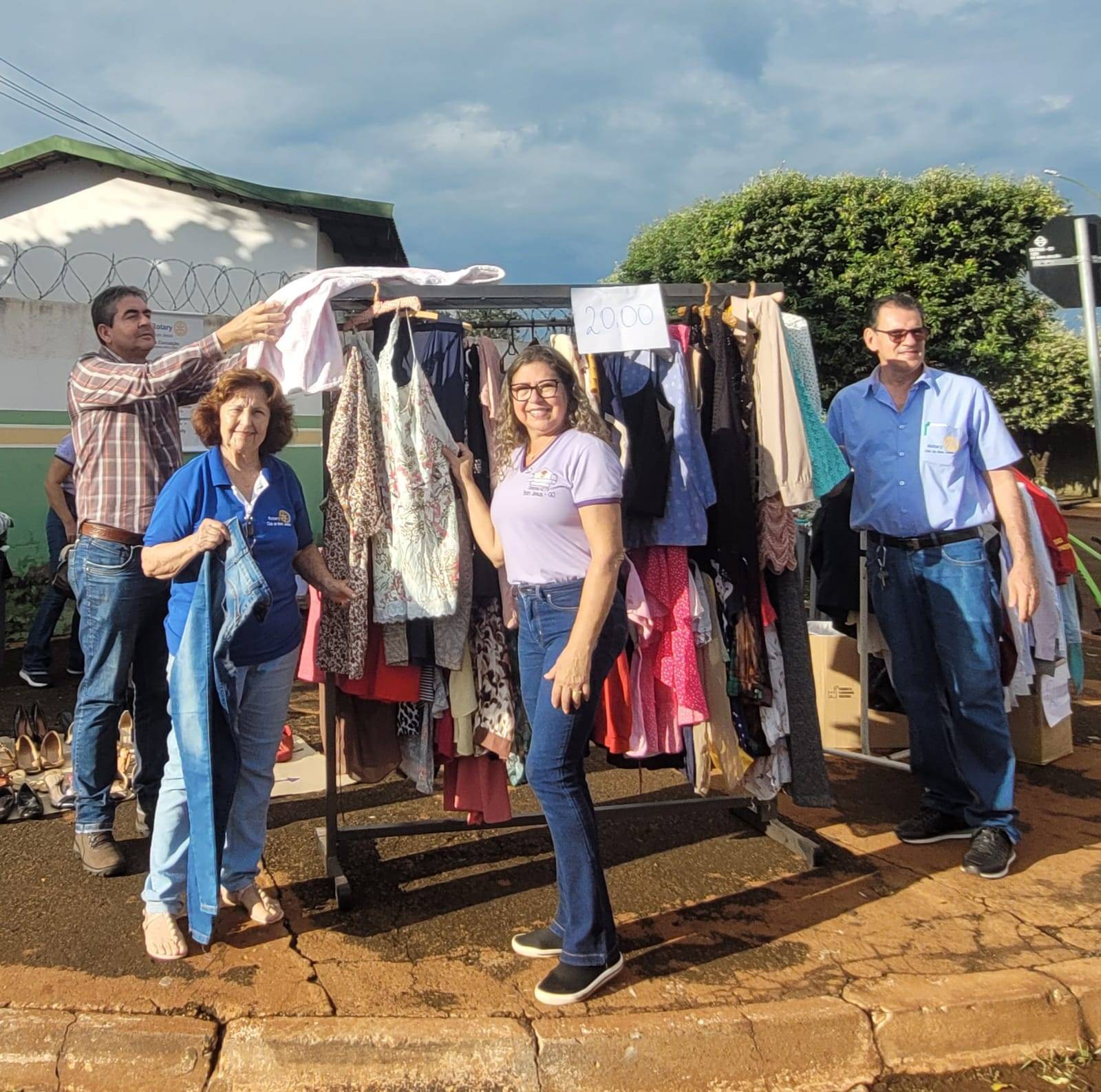 REALIZAÇÃO DE BAZAR DE ROUPAS, CALÇADOS, ACESSÓRIOS, ENXOVAL EM PROL DA FUNDAÇÃO ROTÁRIA. 