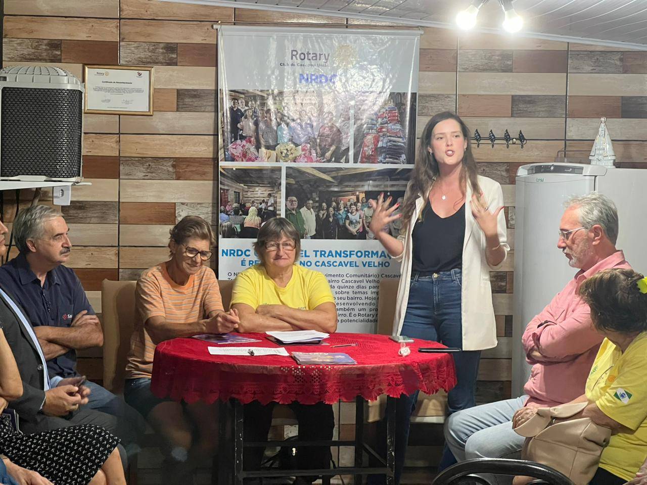 A nutricionista Minora Signor Orlandi explanou e respondeu os questionamentos de todos.