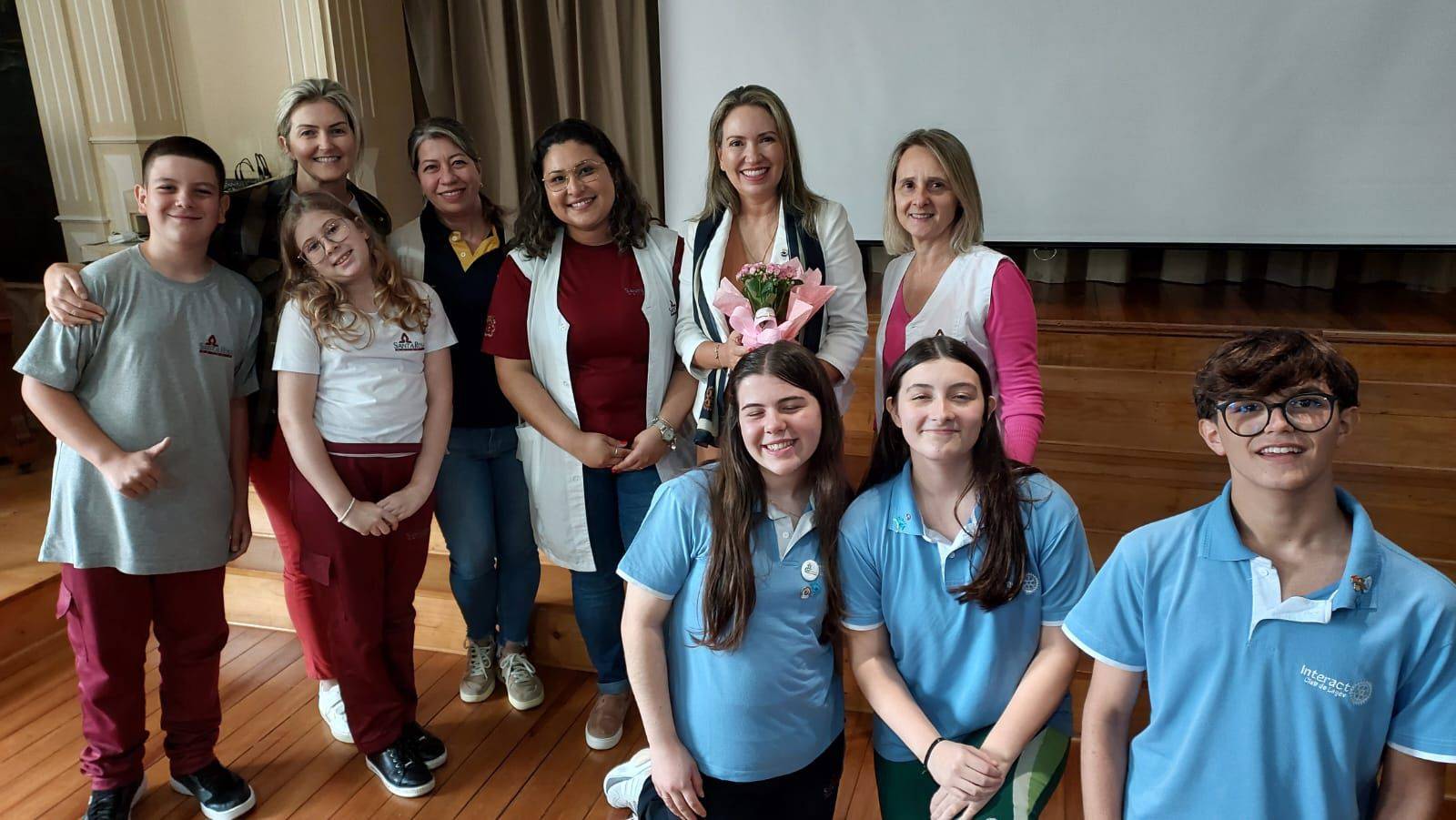 Família Rotária de Lages na palestra no Colégio Santa Rosa de Lima