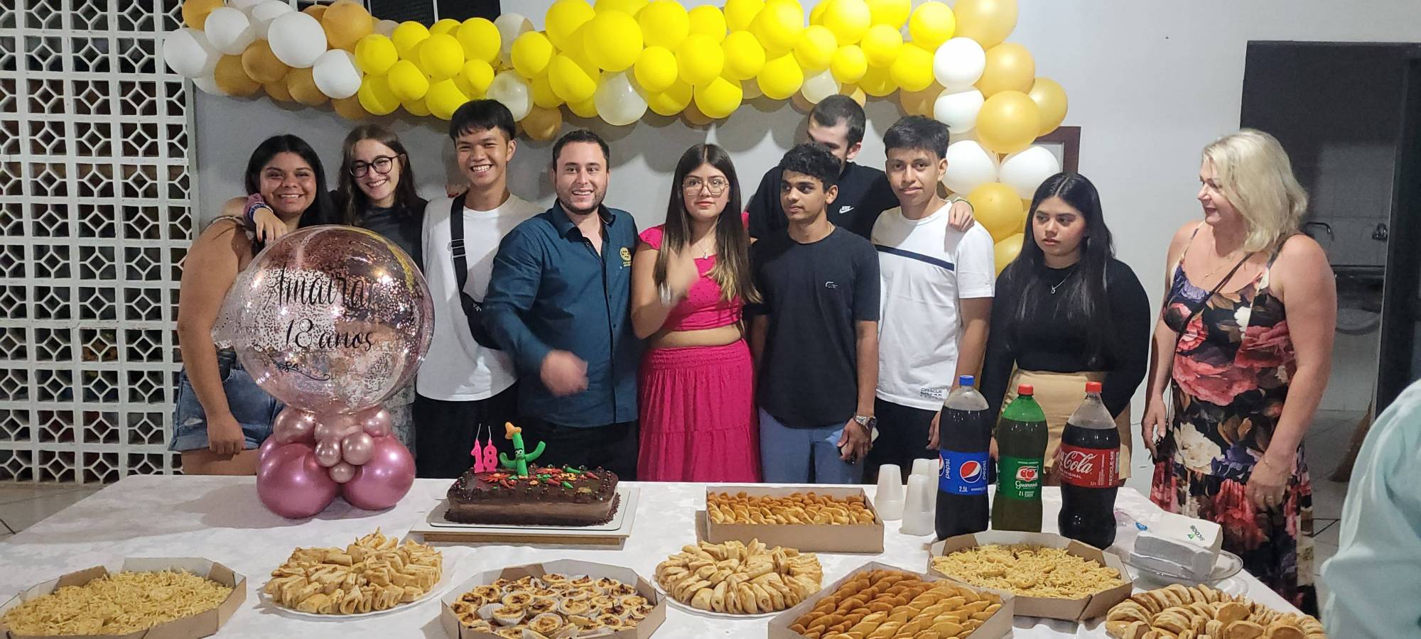 Comemoração do aniversário da intercambista mexicana Amairani