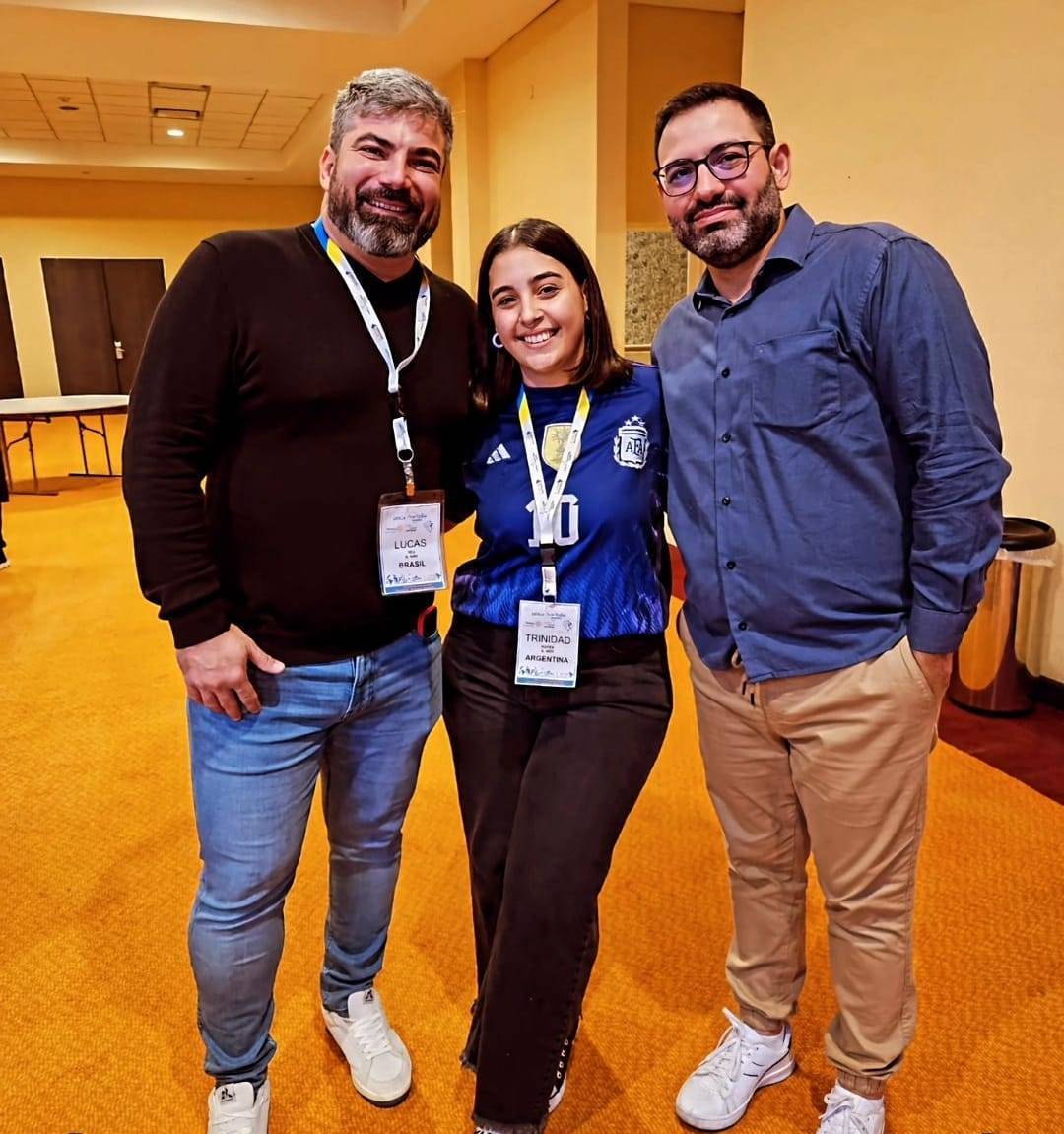 Everton e Lucas encontram intercambista Trinidad na Conferência Latino Americana de Intercâmbio de Jovens na Argentina