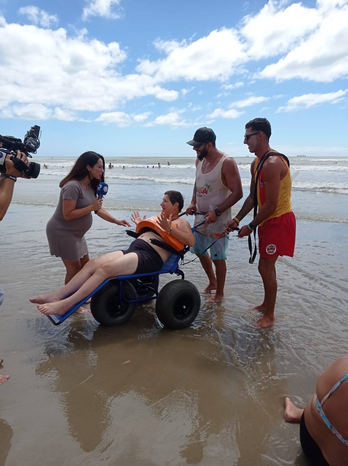 Reportagem completa da NDTV  sobre o Projeto Praia Acessível  do Rotary Club de Navegantes