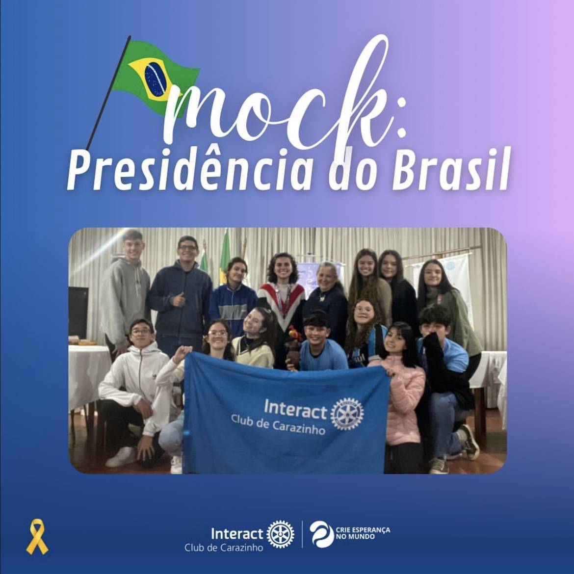 Na foto contém o post com a foto oficial no centro.