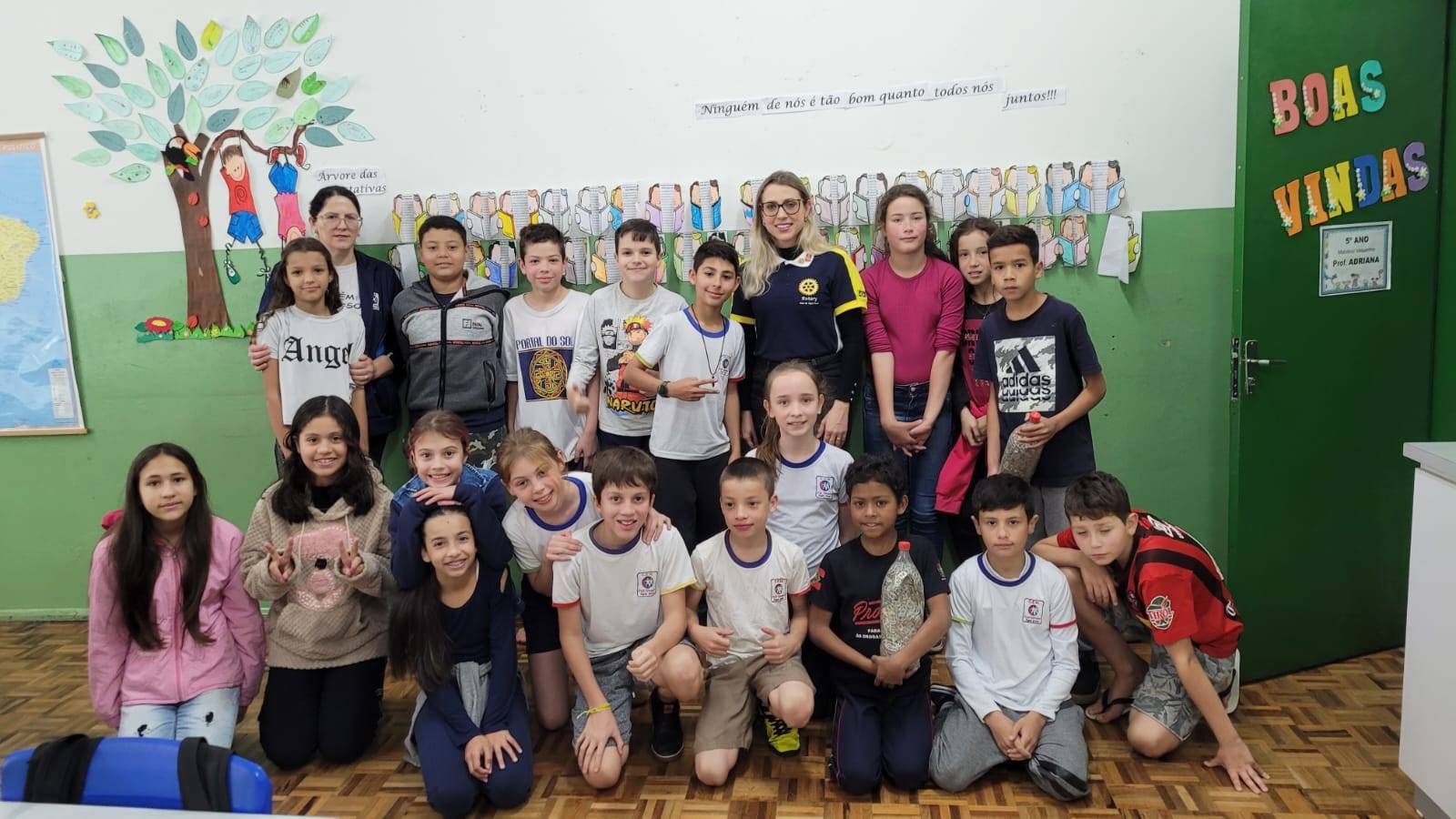 5º ano faz a entrega de lacres para projeto do Rotary Club de Água Doce