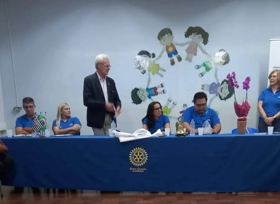 Rotary Club de Votuporanga - Novas Gerações entrega dezenas de jogos de lençóis para o Lar São Vicente de Paulo