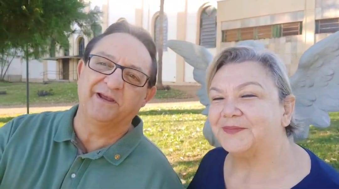 Casal Eder e Nelly Bocchini desejam um feliz dia das mães a todos