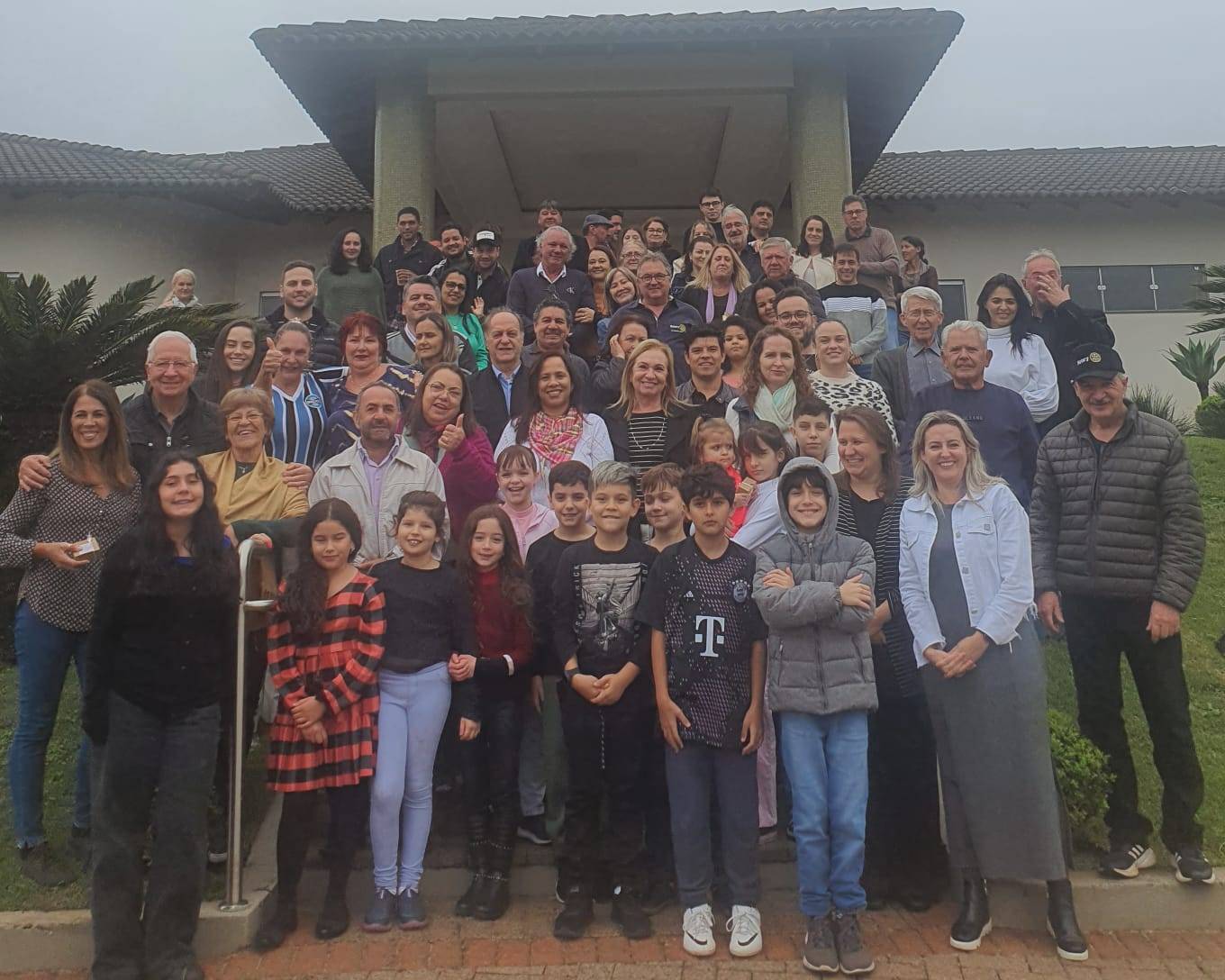 Mais de uma centena de pessoas prestigiaram o aniversário de 38 anos