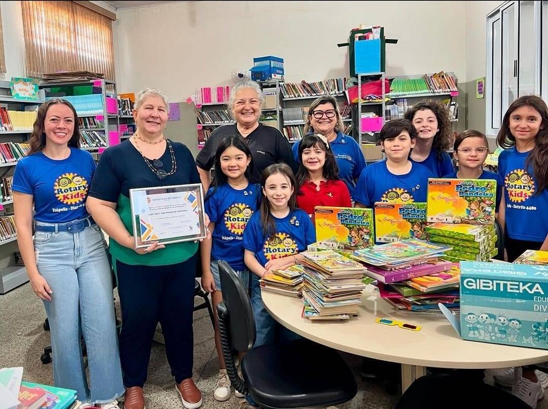 Doação de Livros Rotary Kids Itápolis