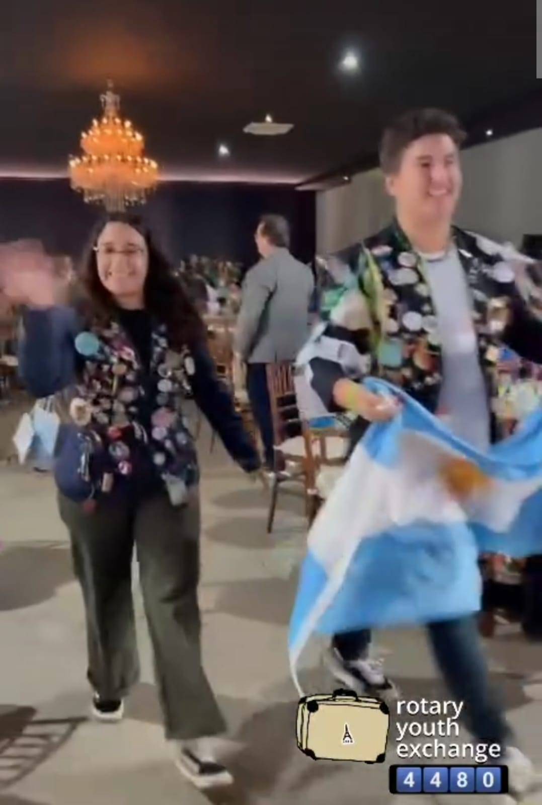 Intercambistas Desfilam na Conferência Distrital 