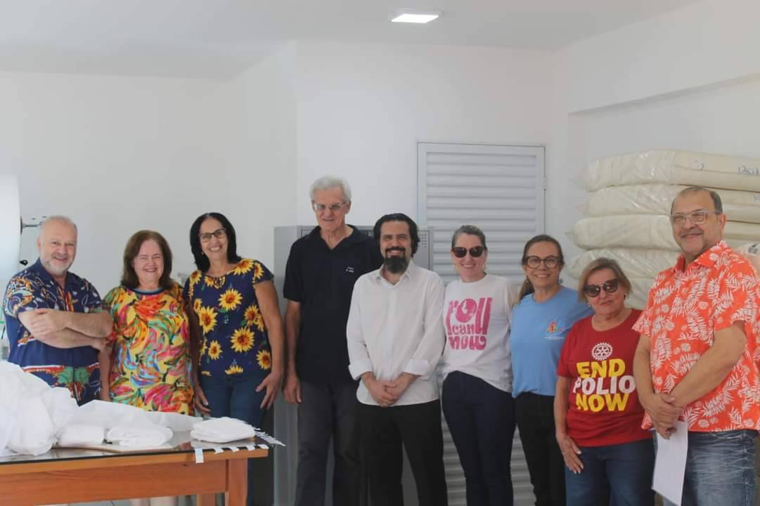 Lar Beneficente Celina de Votuporanga recebe máquina de fazer fraldas do Rotary Club de Votuporanga - Novo Milênio