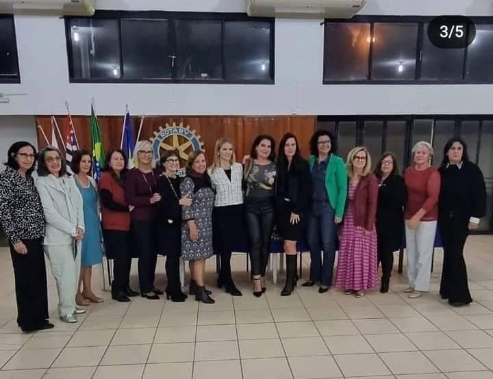 Rotary Club de Votuporanga empossa novos associados com a presença do Casal Governador