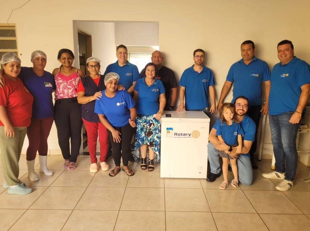 Rotary Club de Cardoso Entregam Freezer ao Asilo São Vicente de Paula