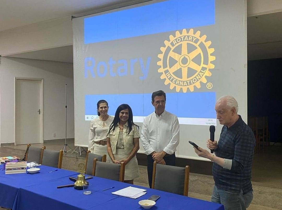 Preparativos do “Jantar Amor I Love You Three” e balanço do lançamento do livro são destaques da reunião do Rotary Club de São José do rio Preto