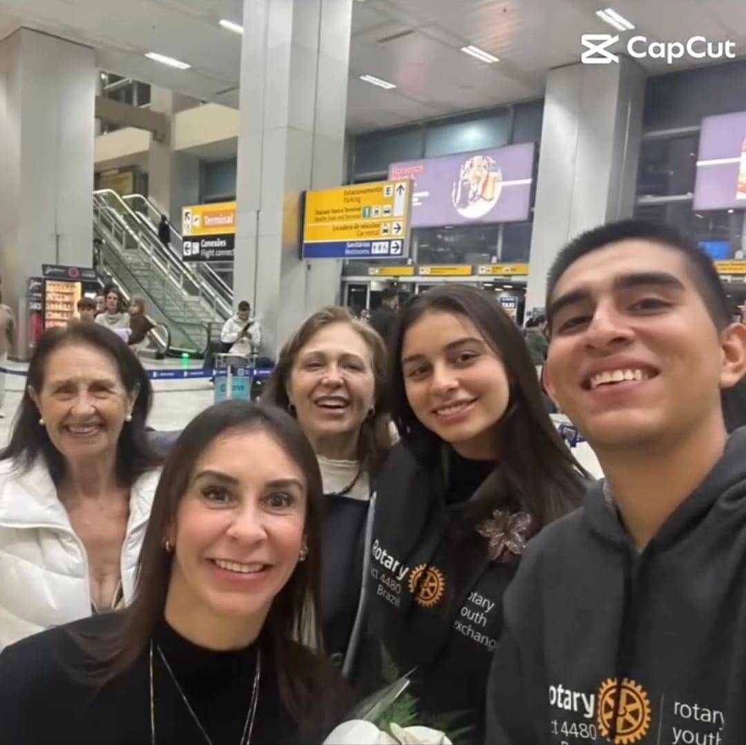 Jovem Yasmim regressa do seu programa de intercâmbio realizado no México