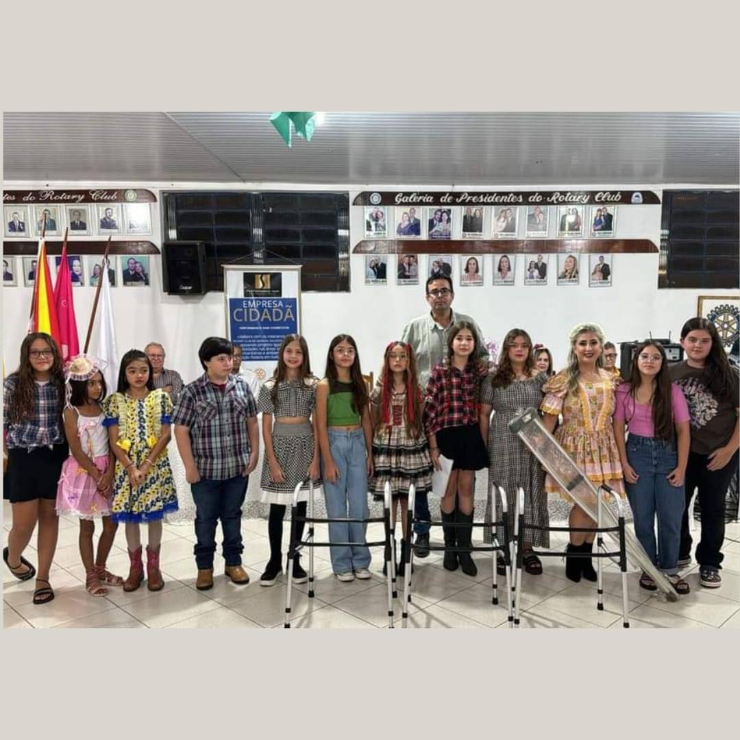 Rotary Kids de General Salgado encerra a gestão com doação de equipamentos ortopédicos para o clube padrinho
