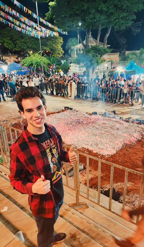 Intercambista Mateo Visita Festa Junina em Bocaina