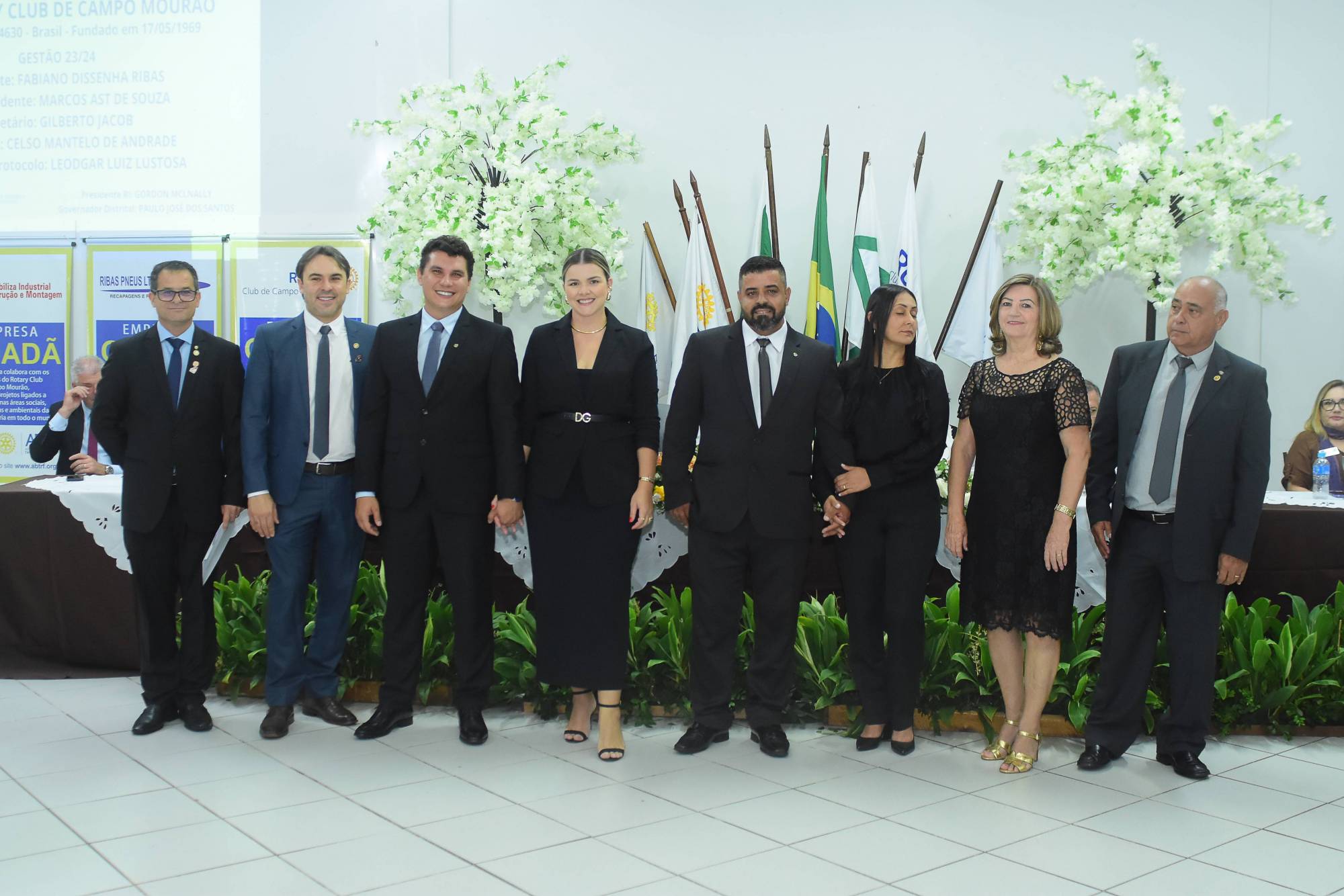 TRANSMISSÃO DE POSSE E NOVOS COMPANHEIROS.