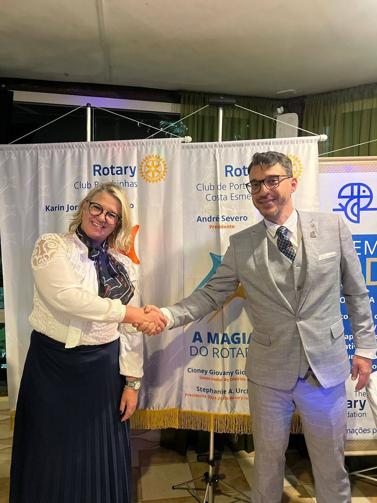 Presidentes Eleitos para o ano Rotário 2024/2025 do Rotary Club de Bombinhas (Karin Jorgensen) e Rotary Club de Porto Belo Costa Esmeralda (André Severo)