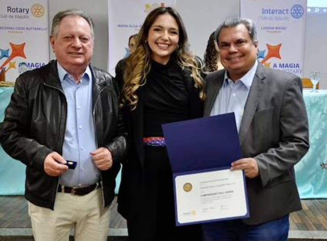 Em cerimônia de posse da nova administração do Rotary Club de Itápolis, vários associados receberam o título Paul Harris