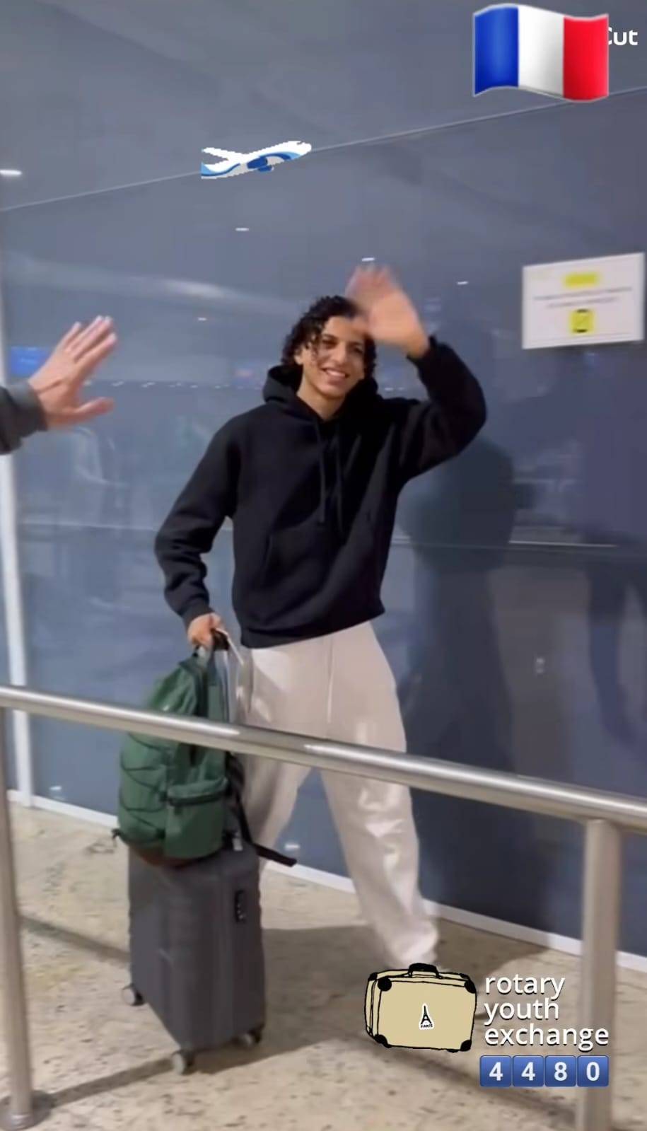 Intercambista Adam Retorna Para França