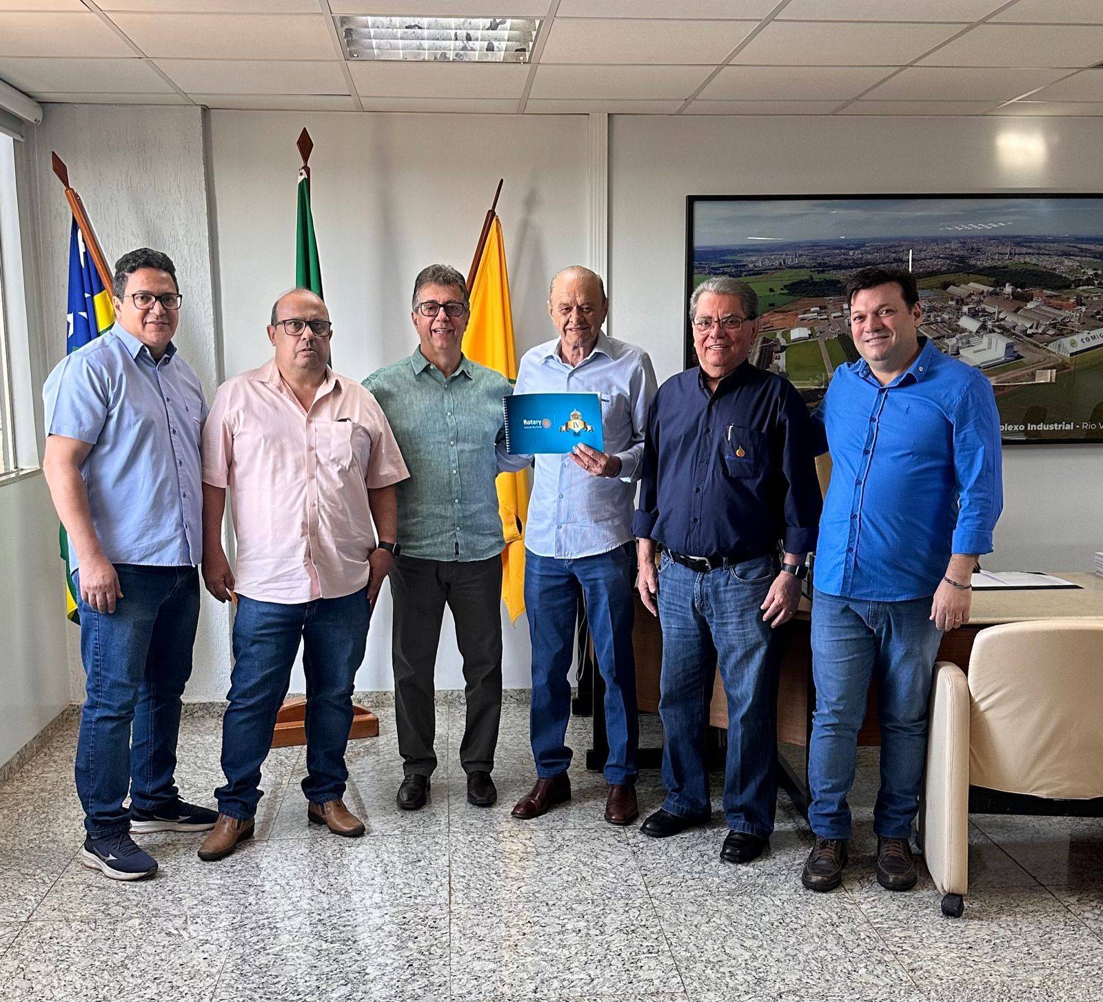 Membros do Rotary Club de Rio Verde visitam presidente da Cooperativa Comigo