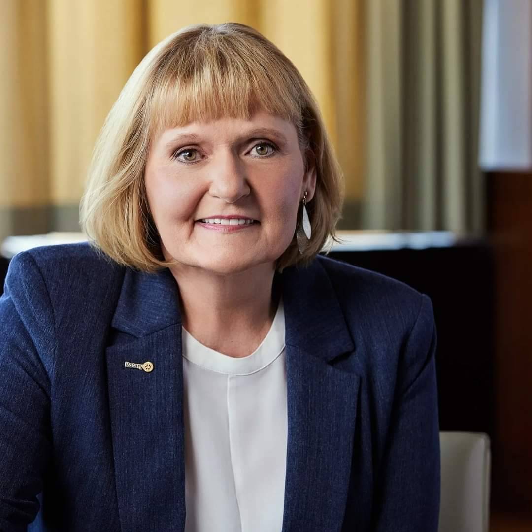 Stephanie Urchick Pede aos Associados que Adotem o Plano de Ação do Rotary