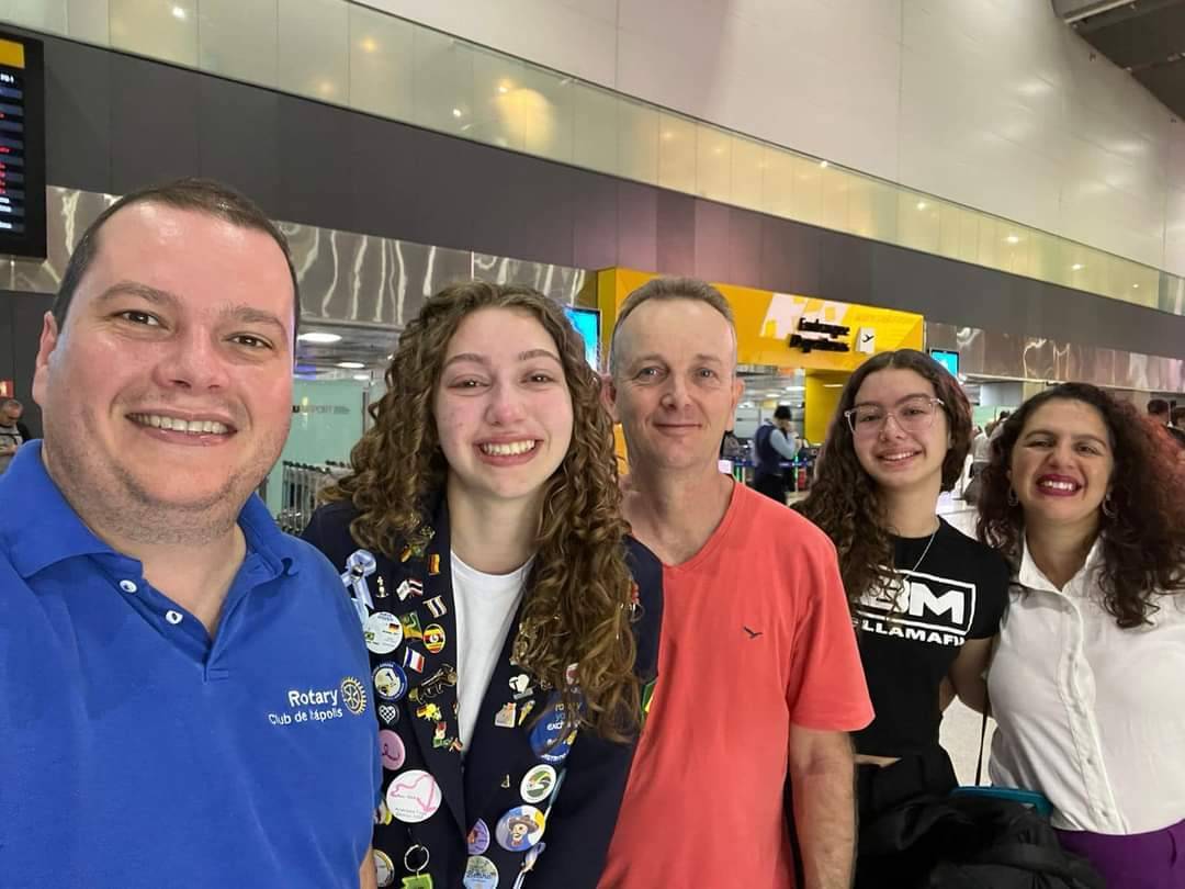 Jovem Destaque Isabelle do Distrito 4480 Embarca para Alemanha