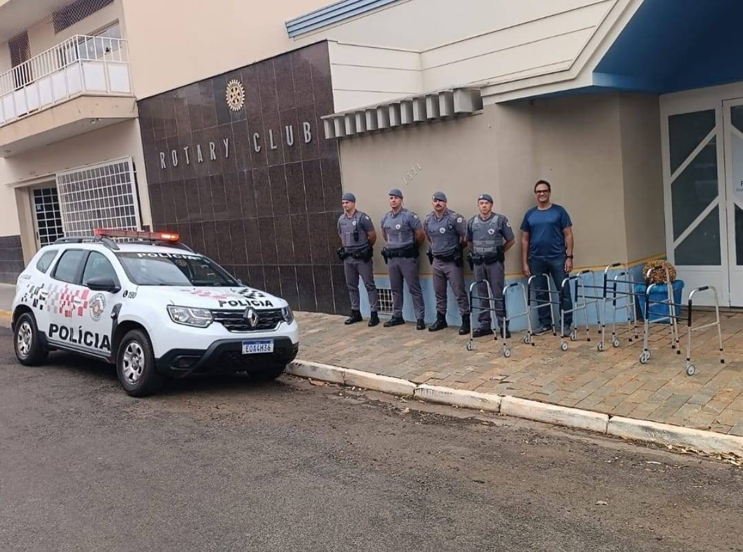 Rotary Club de Itápolis Realiza Entrega de Andadores, Comprados Através da Campanha Lacre Solidário Realizado pela Polícia Militar