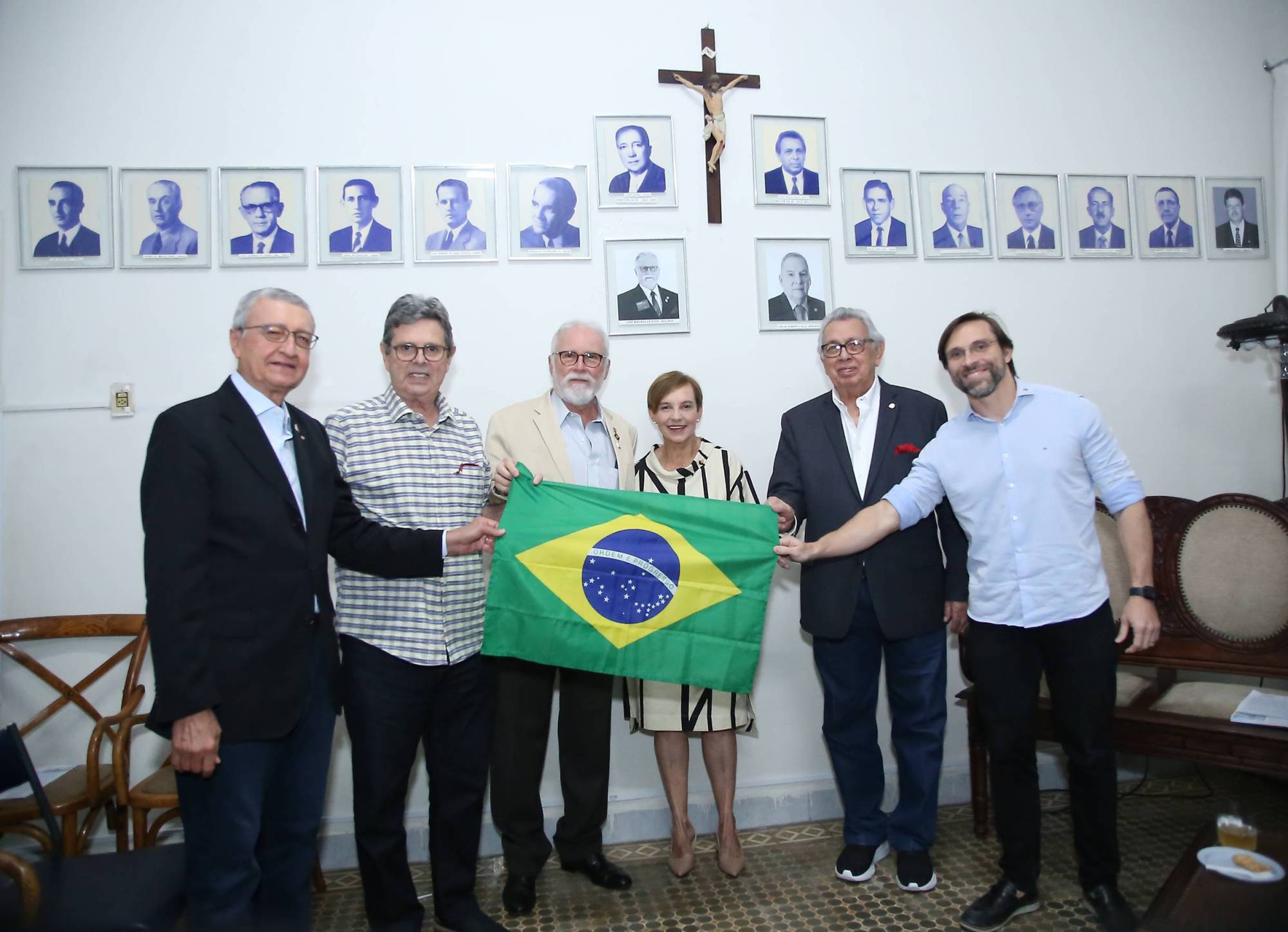 Reunião de aposição de foto do governador 2023/2024 do D4500