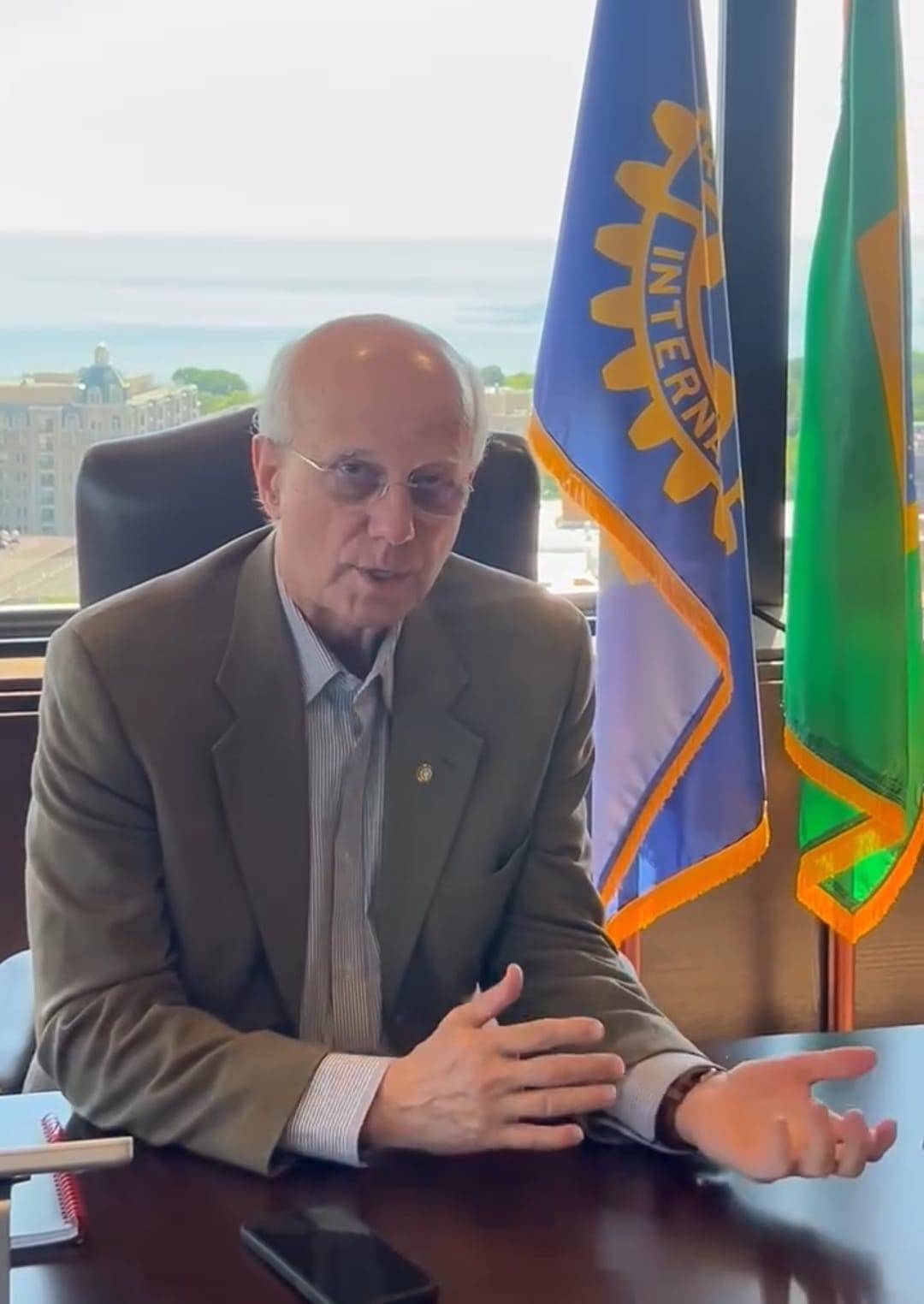 Presidente do Rotary Internacional 25-26 Dá Dicas para Intercambistas