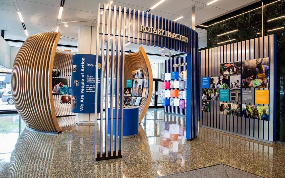 Exposição "Rotary in Action", no saguão da sede mundial do Rotary International, em Evanston, nos Estados Unidos