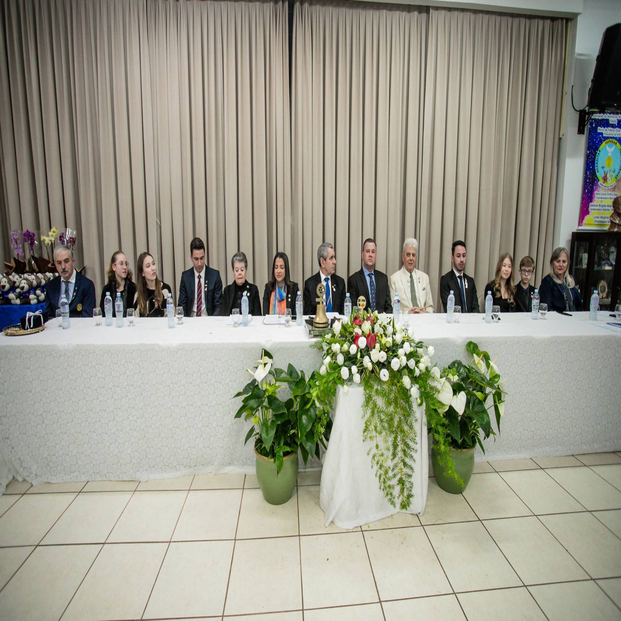 Rotary Club de Toledo Integração realiza Fesiva de transmissão de posse com Rotaract, Interact e Rotakids Clubes de Toledo Integração com admissão de novos companheiros e entrega de título Paul Harris