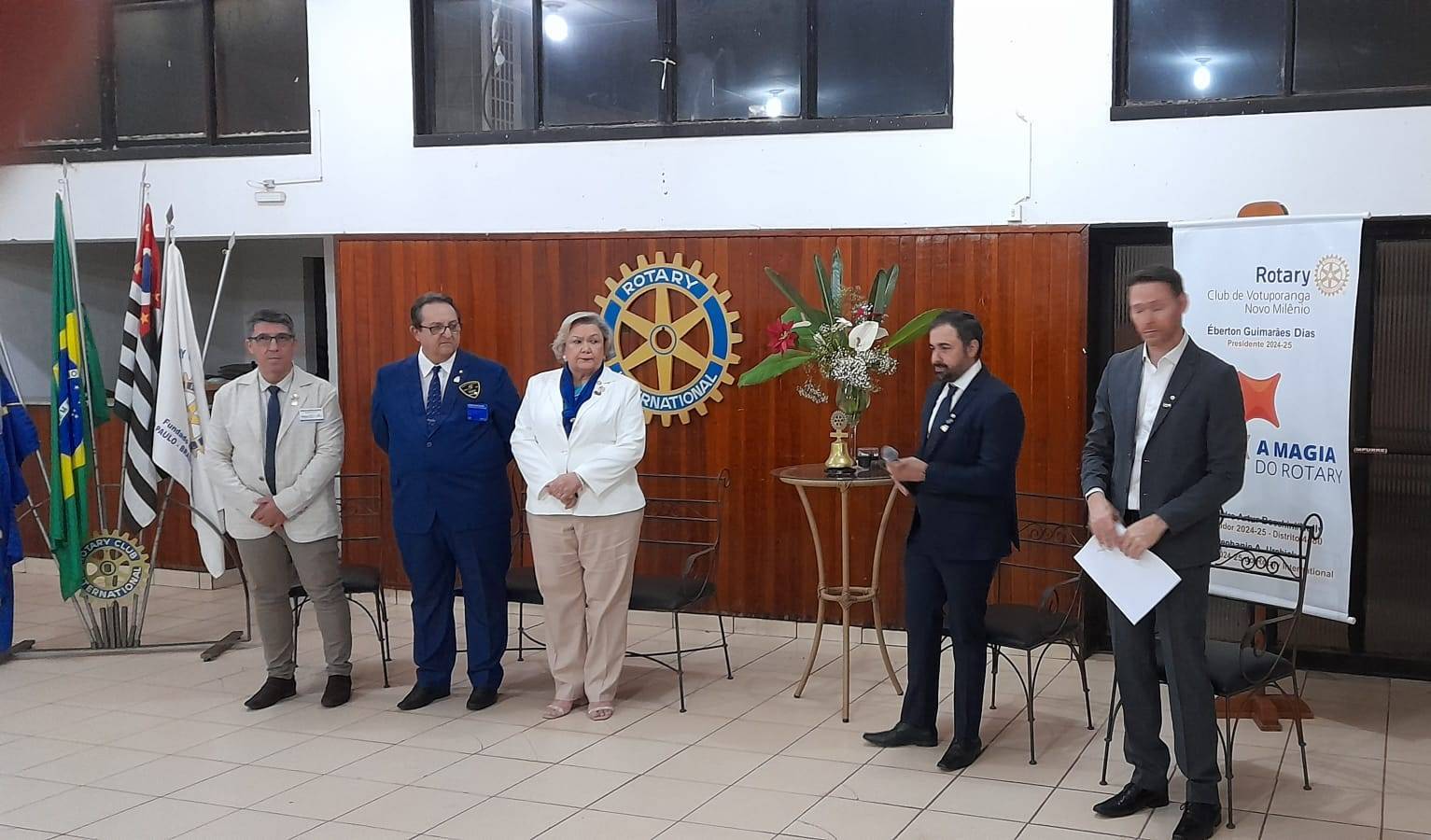 Rotary Club de Votuporanga - Novo Milênio admite dez novos associados