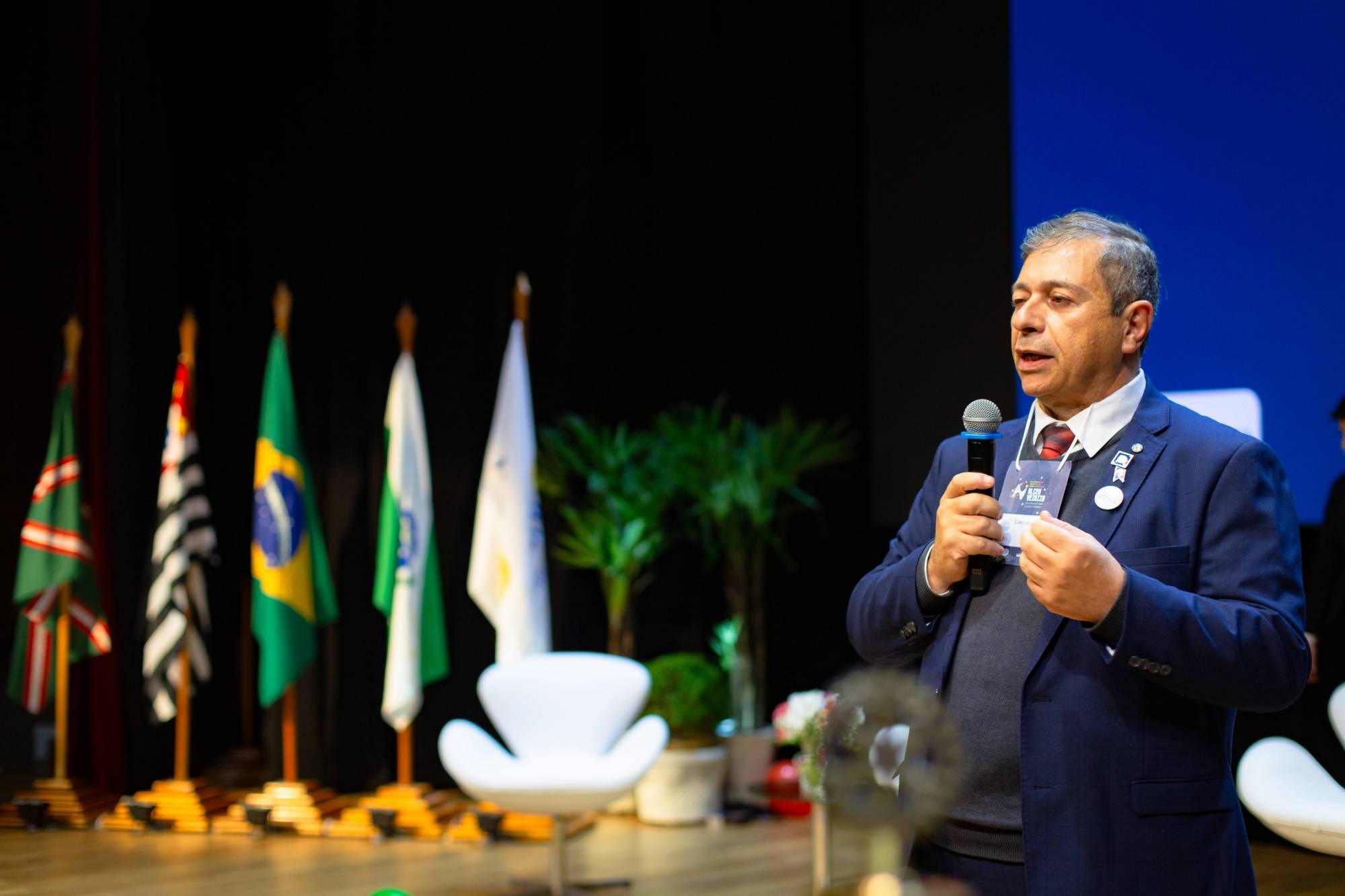 Governador 2023-24 Laerzio Chiesorin Junior em sua fala na 39ª Conferência Distrital 