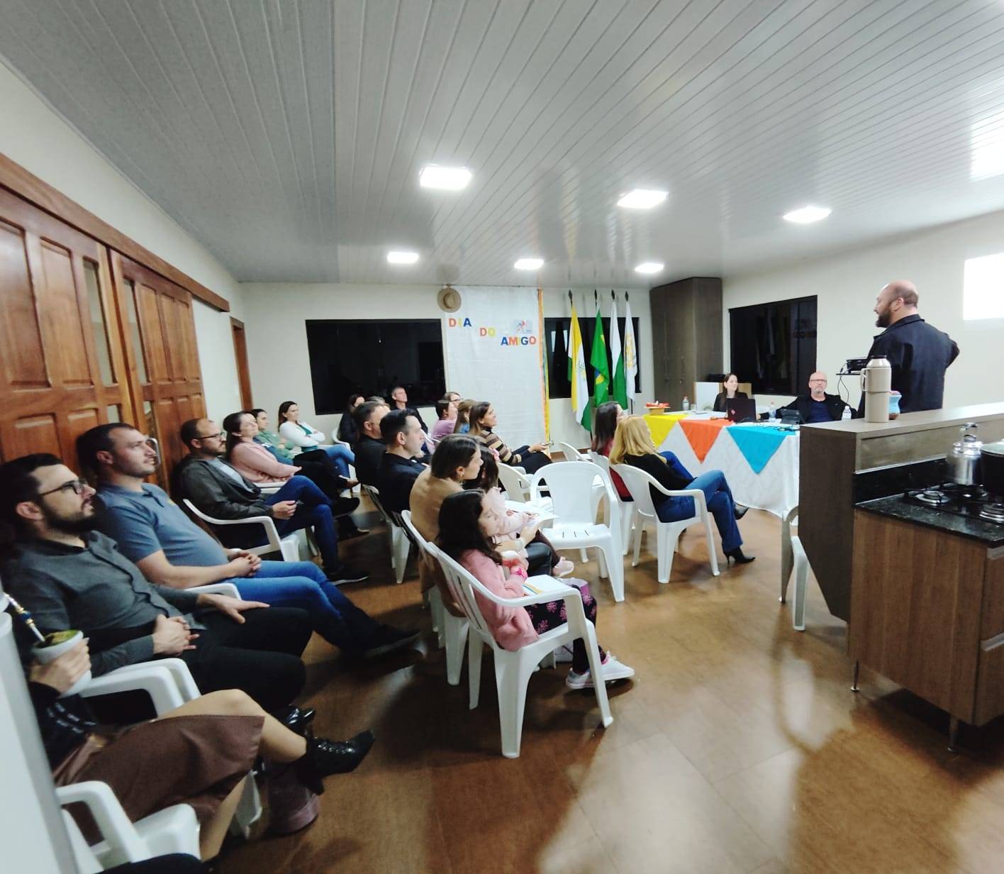 Casa cheia na festiva do dia do amigo!