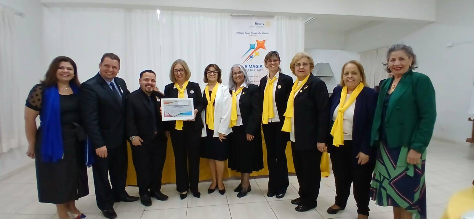 Governador 2024-25 Alfredo Arten Junior e Presidente 2024-25 Horácio Matozo entregam homenagem para as  associadas da ASR por relevantes serviços prestados na comunidade Parnanguara.