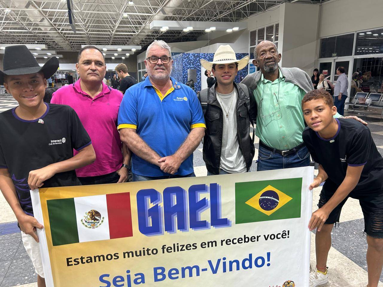 Rotary Club de Barretos Recebe Intercambista Gael