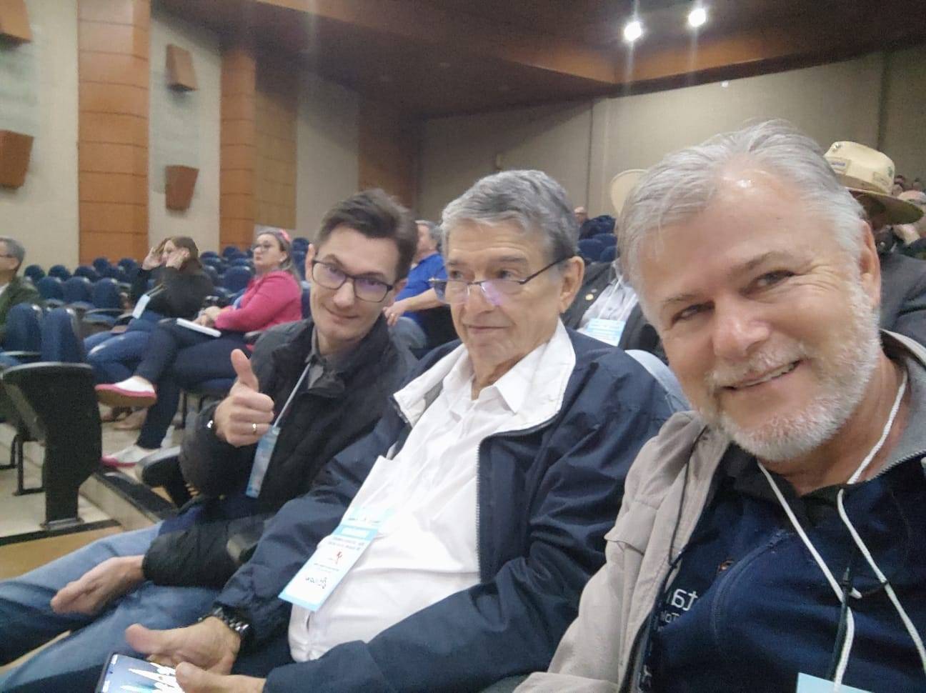 COMPANHEIROS CLEITON, EDISON E WOLNEI