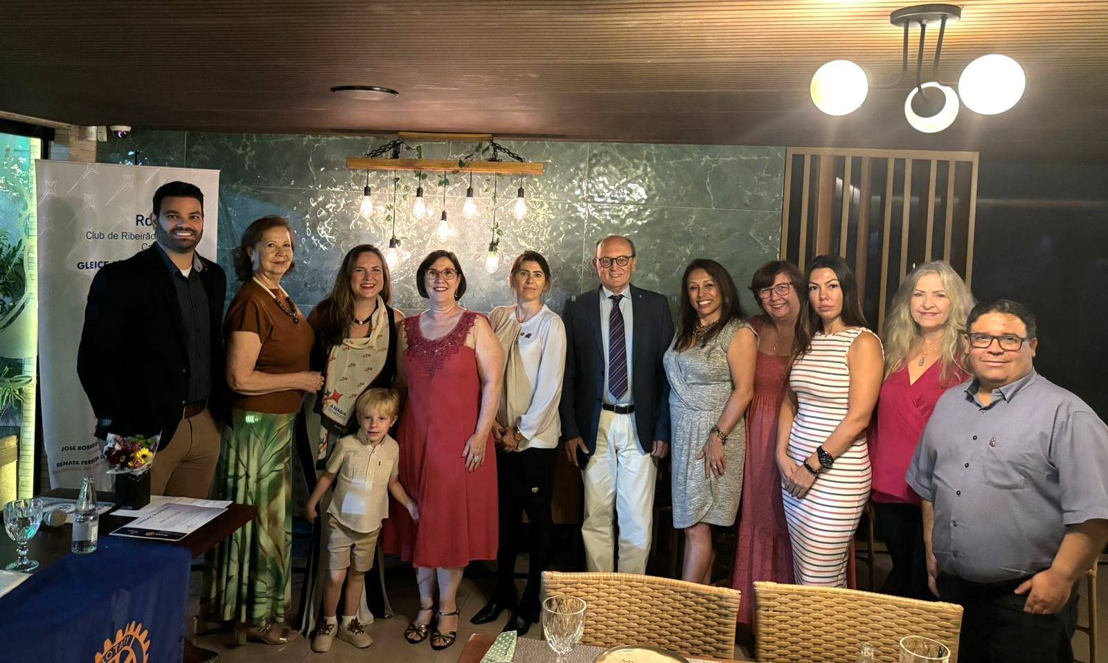 Associados  se reúnem no Jasmin Restaurante, para dar as boas-vindas a Ana Lúcia Targa